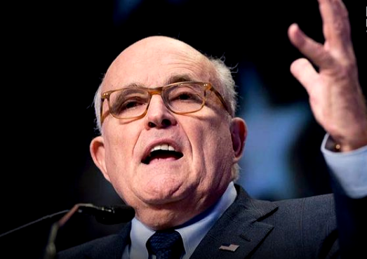 Un informe indica que la redada de Rudy Giuliani ha dejado a los aliados de Trump preocupados por los que pueda sucederles