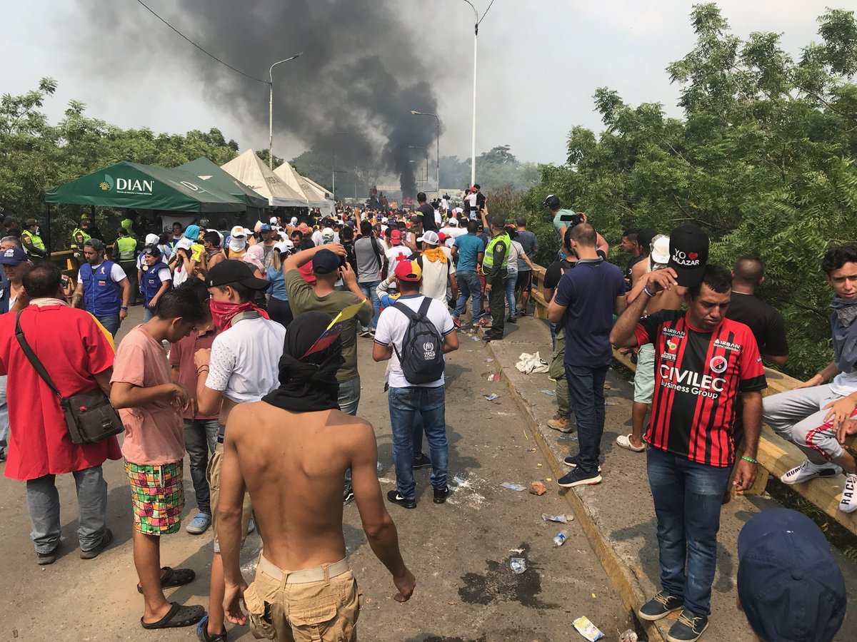 PNB quemó tres gandolas con ayuda humanitaria que ingresaría a Venezuela