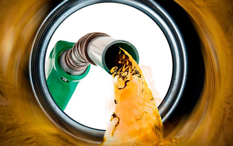 Precio de la gasolina se disparó a 4,43 dólares por galón