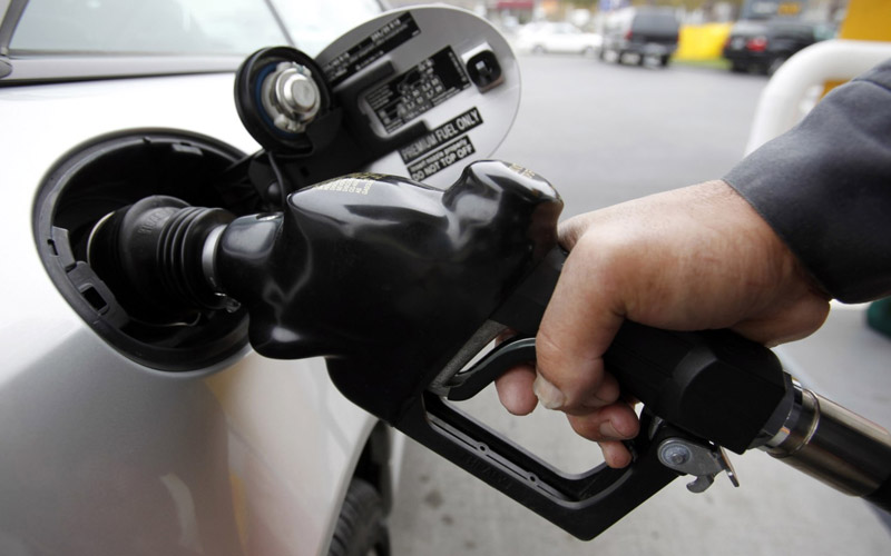 Media nacional de la gasolina supera los 3,02 dólares el galón en EEUU