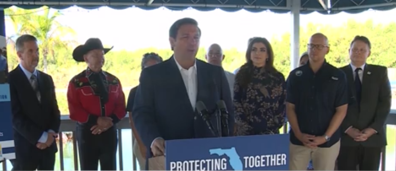Gobernador DeSantis anunció el lanzamiento de una página web para conocer la calidad del agua en Florida