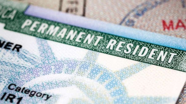 Corte federal ordena procesar green card a ganadores de lotería de visas