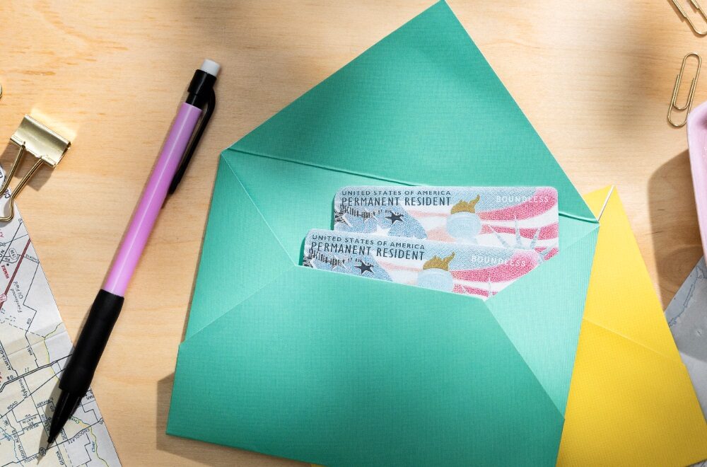 Solicitudes de Green Card en pausa por investigación de seguridad y fraude