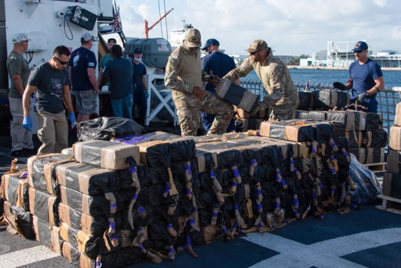 La Guardia Costera de los Estados Unidos incautaron narcóticos valorados en más de $ 236 millones