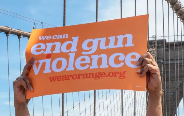 Escuelas de Miami celebran el Día Nacional de concienciación sobre la violencia por armas de fuego