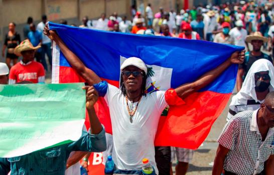 Haitianos exigen a EE.UU el fin del apoyo a ministro Henry