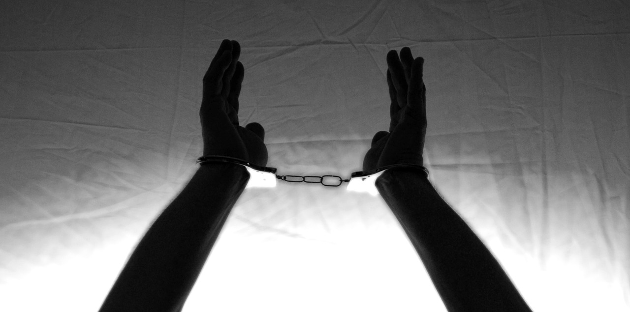 Un menor de edad sorprendió a las autoridades y fue arrestado con 74 bolsas de cocaína