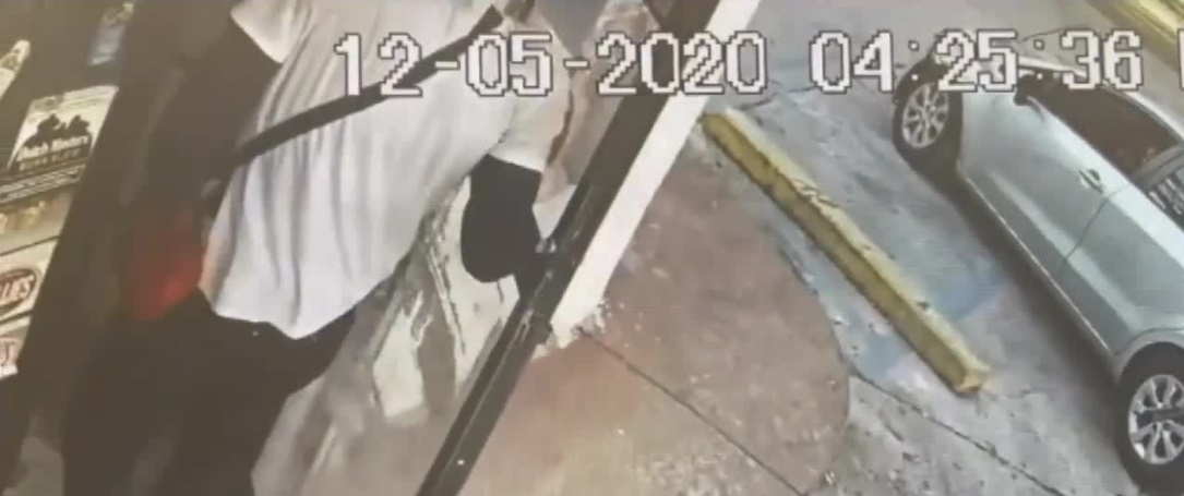 Publican vídeo de sujeto que le disparó a un hombre en una tienda de Miami