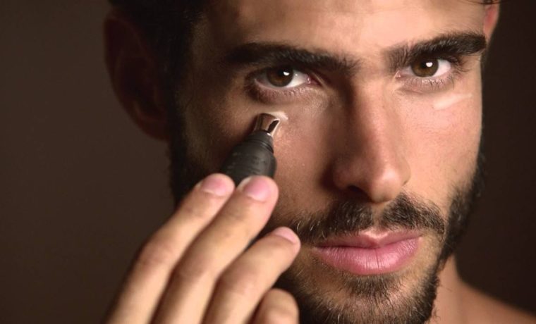 Los hombres también se maquillan: Trucos para mejorar tu look