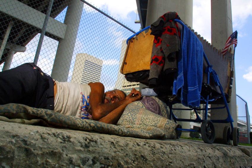 Defensores de las personas sin hogar denuncian poca atención a los indigentes durante la pandemia covid-19