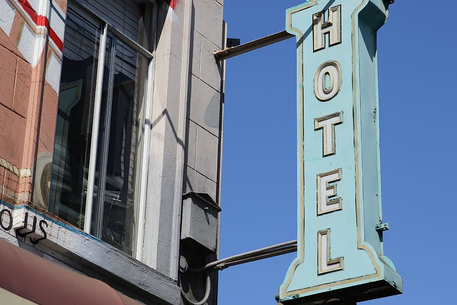 Florida podría prohibir tarifas por hora en hoteles para reducir trata de personas