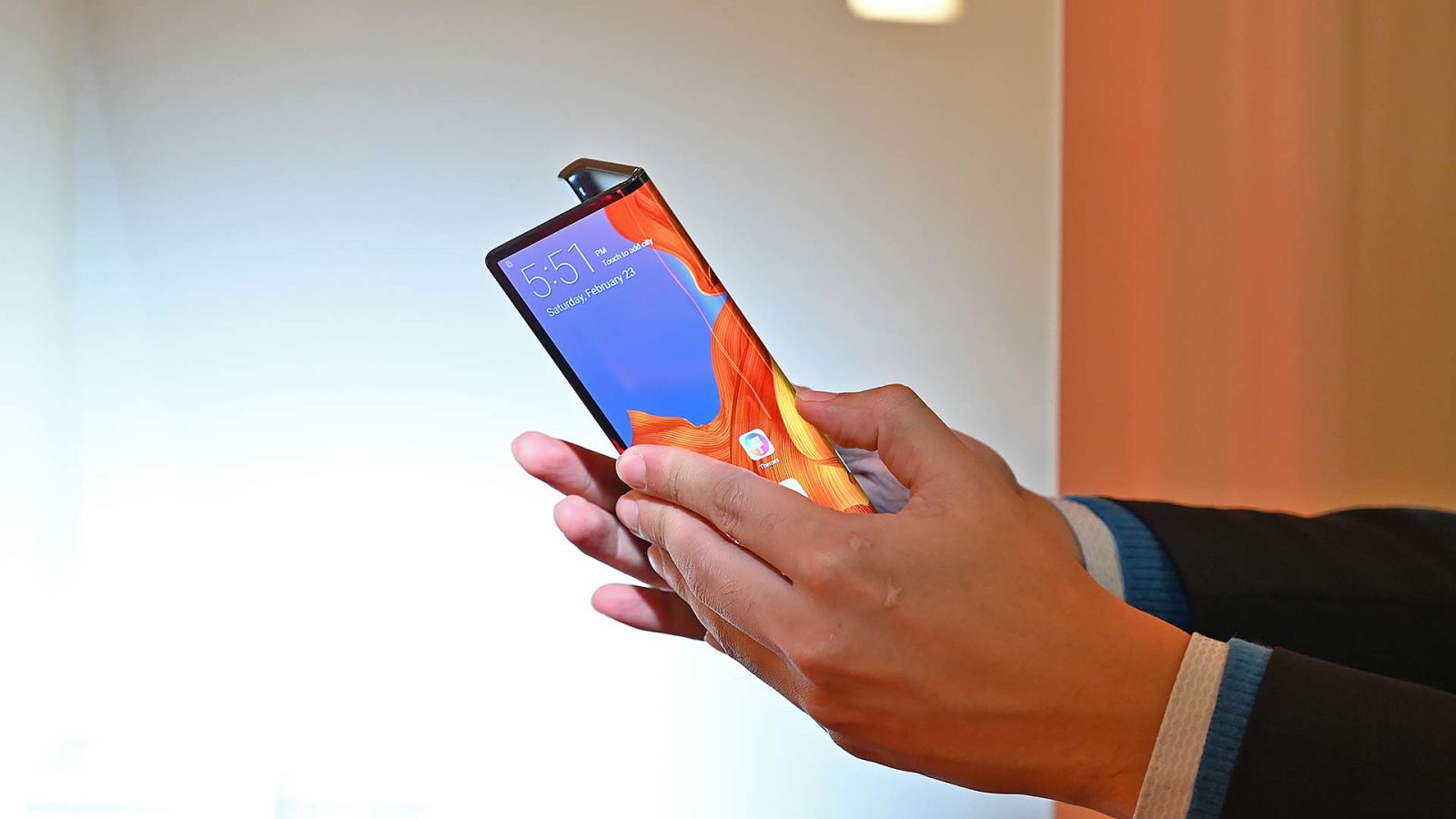 Huawei aplaza lanzamiento de smartphone plegable