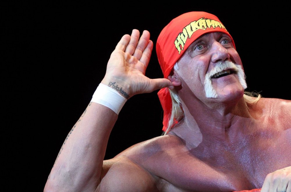 El luchador Hulk Hogan se bautiza a sus 70 años: “Dedicación a Jesús”