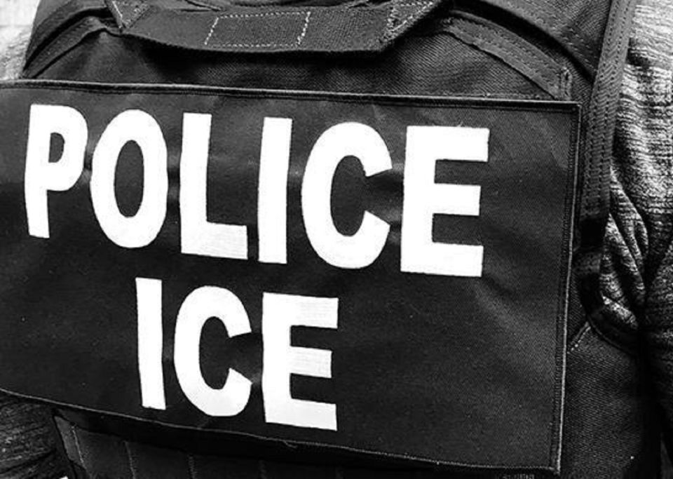 ICE acelera deportaciones de testigos en escándalo de retiro de úteros a inmigrantes