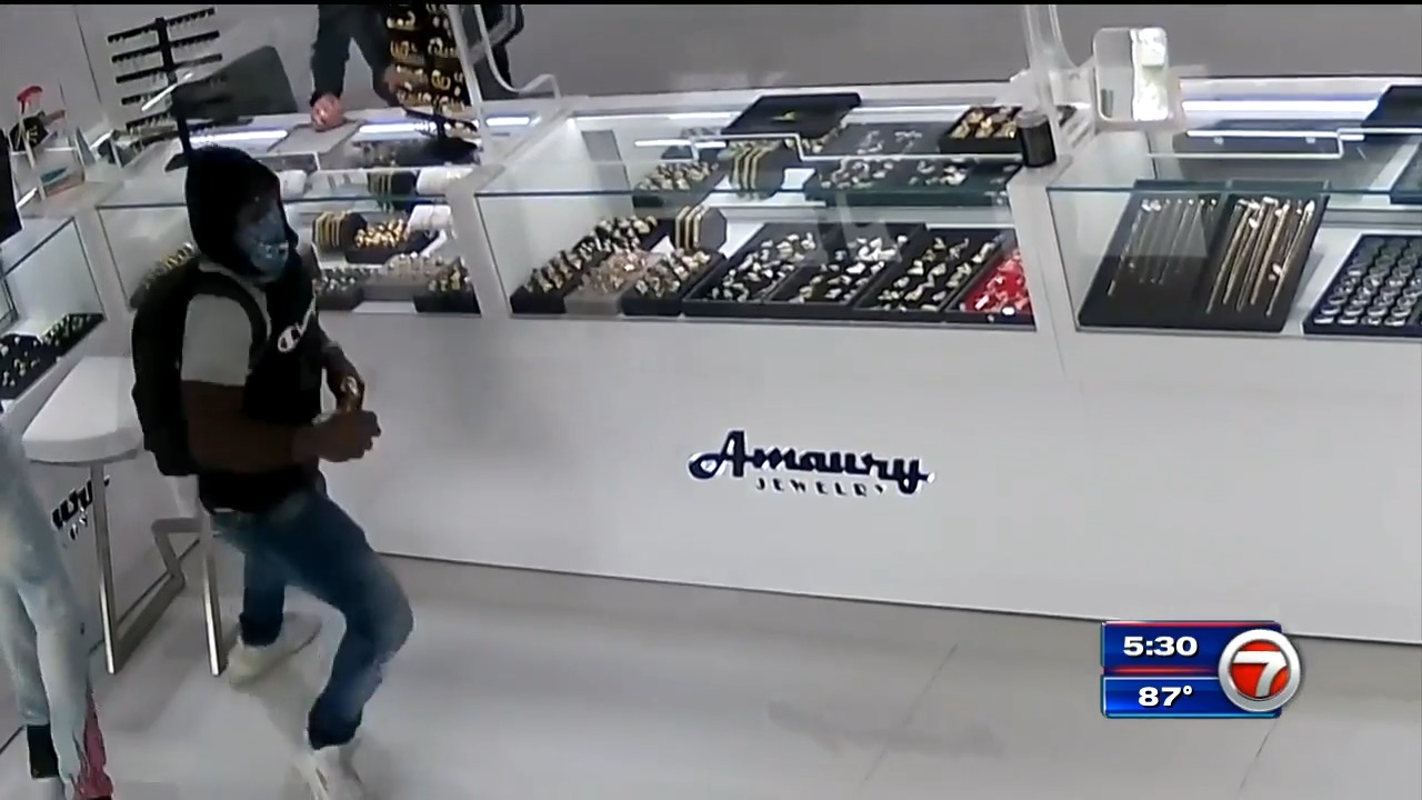 Arrestan a delincuente que robó una costosa pieza de joyería en Miami