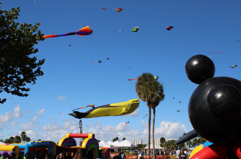 El cielo de Miami Beach se llena de magia con festival de cometas en Haulover Park