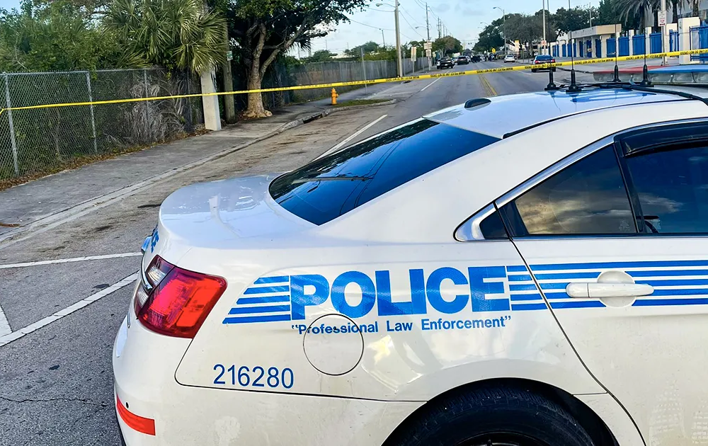 Mujer tuvo cita con un policía de Miami, le robó su patrulla y terminó tras las rejas