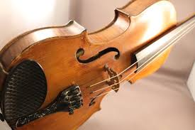 Músico de la película El señor de los anillos perdió su violín en un tren de Londrés