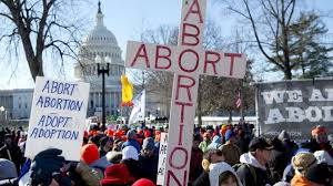 Demandan al Gobierno por excluir de la financiación pública a las clínicas de aborto
