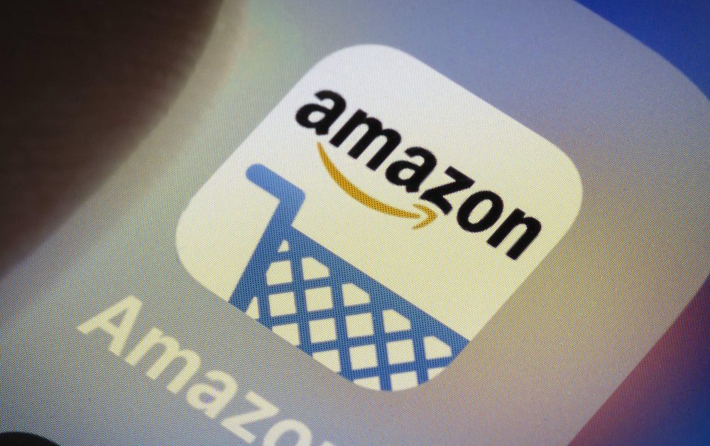 Niña gasta miles de dólares desde la cuenta Amazon de su mamá