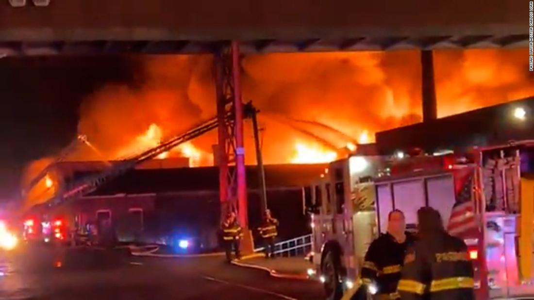 EE.UU: Incendio consumió planta química en Nueva Jersey