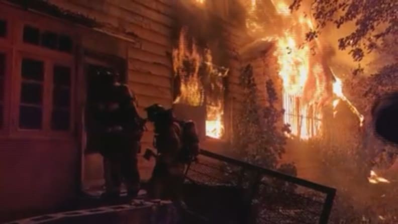 Un incendio en Miami-Dade dejó a tres bomberos heridos