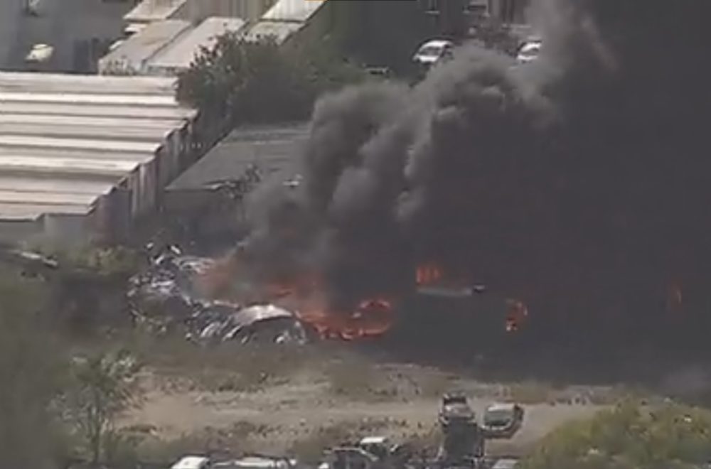 Voraz incendio en depósito de chatarra en Miami Dade