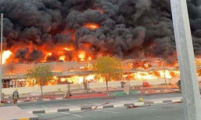 (En Video) Voraz incendio arrasó con un mercadode Ajmán en los Emiratos Árabes Unidos