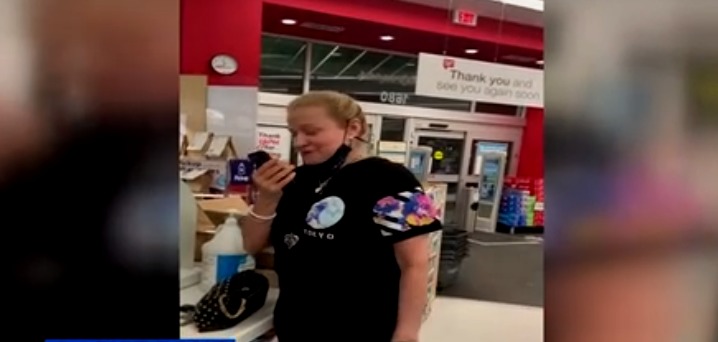 Video: Mujer lanza insultos en Walgreens de Fort Lauderdale