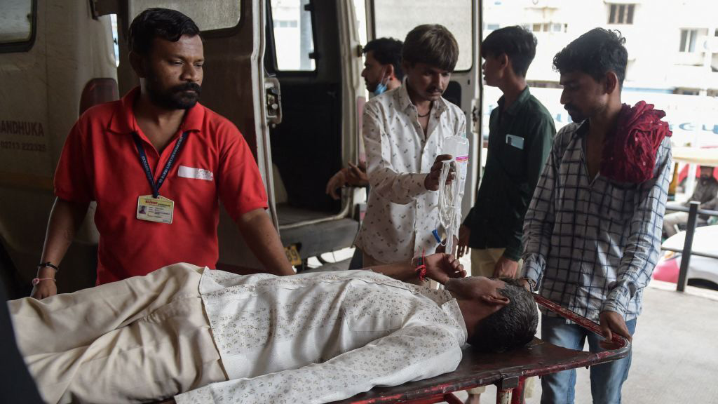 40 personas han muerto en la India por consumo de alcohol adulterado
