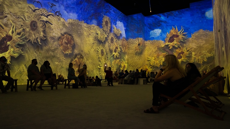 ¡Secreto revelado! Descubre donde será la deslumbrante experiencia inmersiva de Van Gogh en Miami