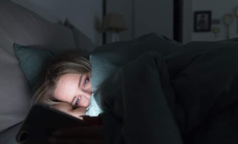 ¿Cuáles alimentos debes evitar si deseas conciliar el sueño?