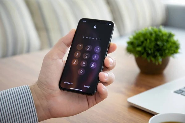 Cómo evitar que un ladrón bloquee su iPhone y robe la información