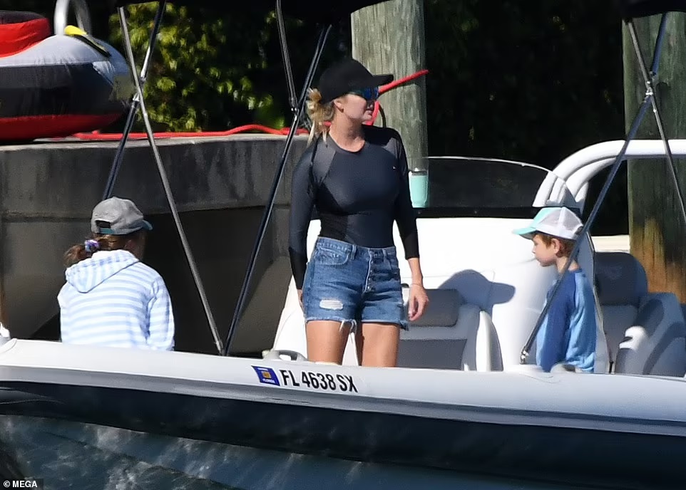 FOTOS: Así se divirtió Ivanka Trump haciendo tubing en Miami con sus hijos