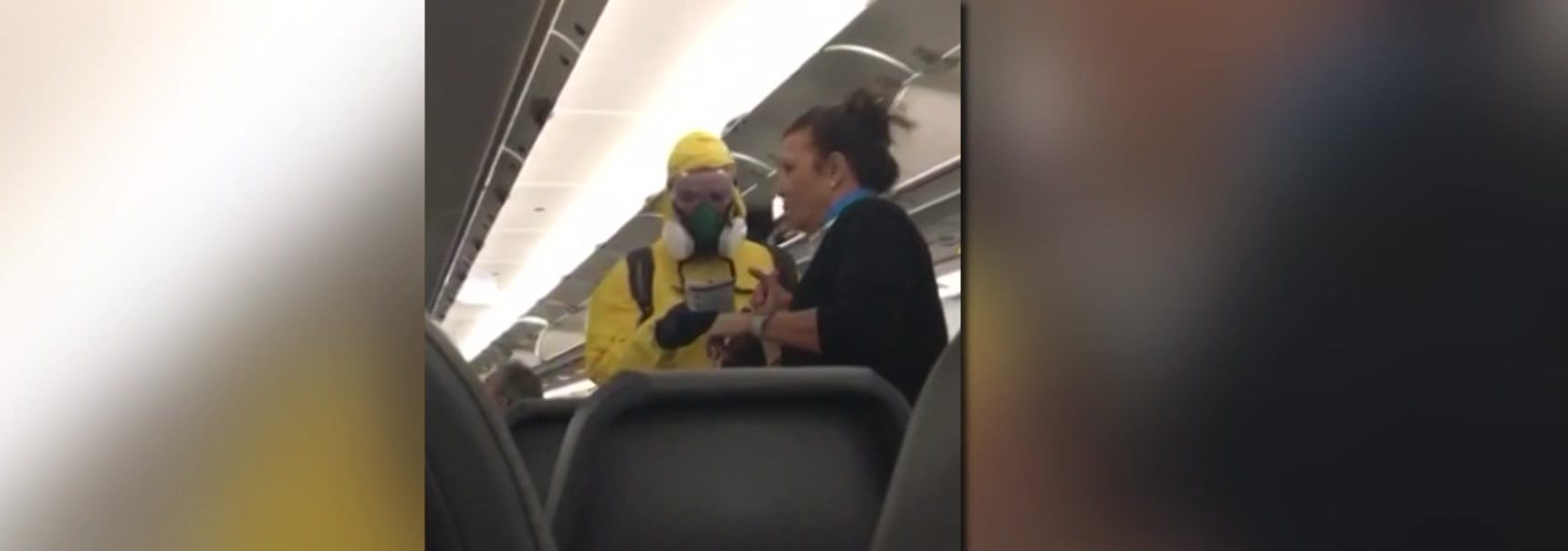 Sujeto usó traje de protección química durante su vuelo de Milwaukee a Florida por el coronavirus