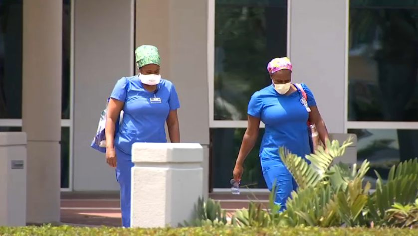 Dos enfermeras fueron robadas durante una visita al sur de Florida para combatir al coronavirus