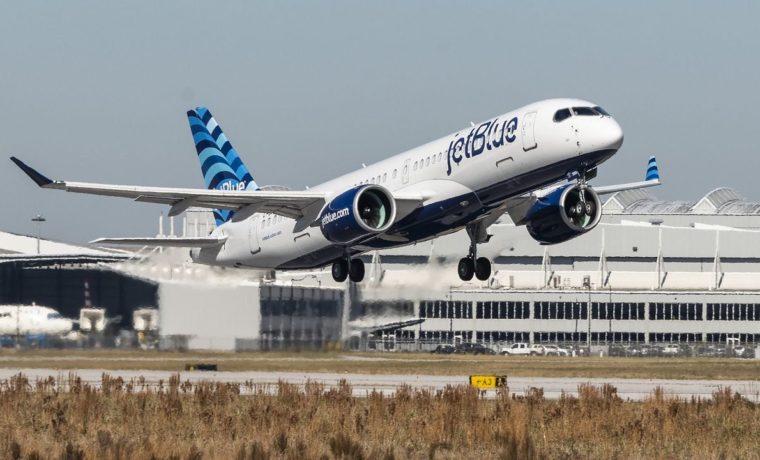 Avión aterrizó de emergencia en Palm Beach tras haber impactado con un pájaro