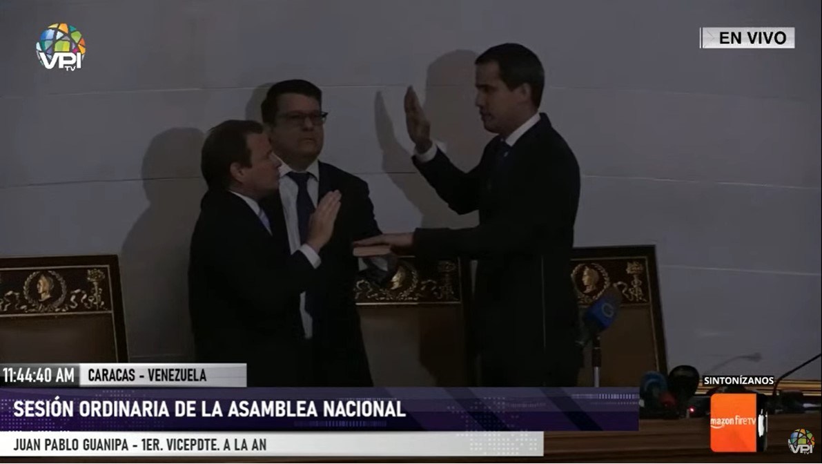 Pese a obstáculos del régimen: Guaidó se juramentó en la sede de la Asamblea Nacional de Venezuela
