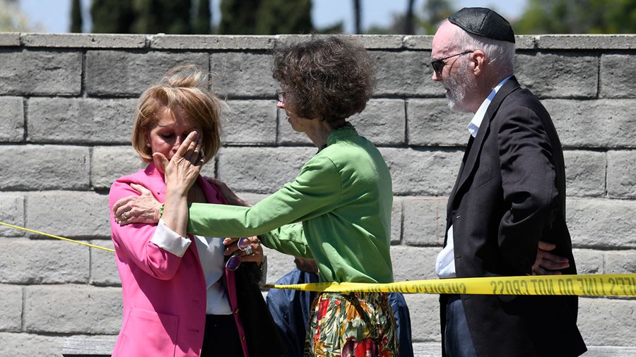 Al menos un muerto y tres heridos durante tiroteo en sinagoga de California