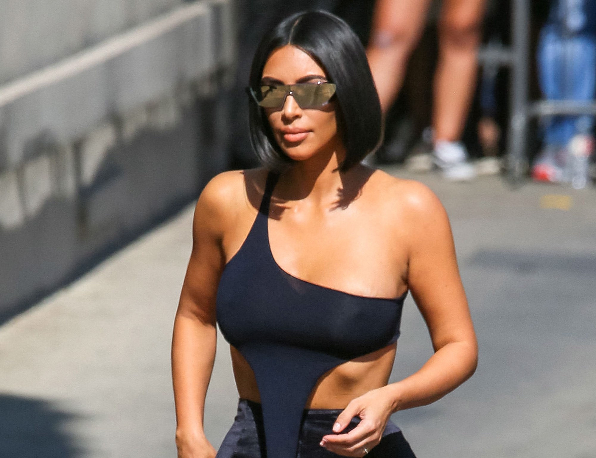 ¿Kim Kardashian se atrevió a imitar el peinado de Rosalía?
