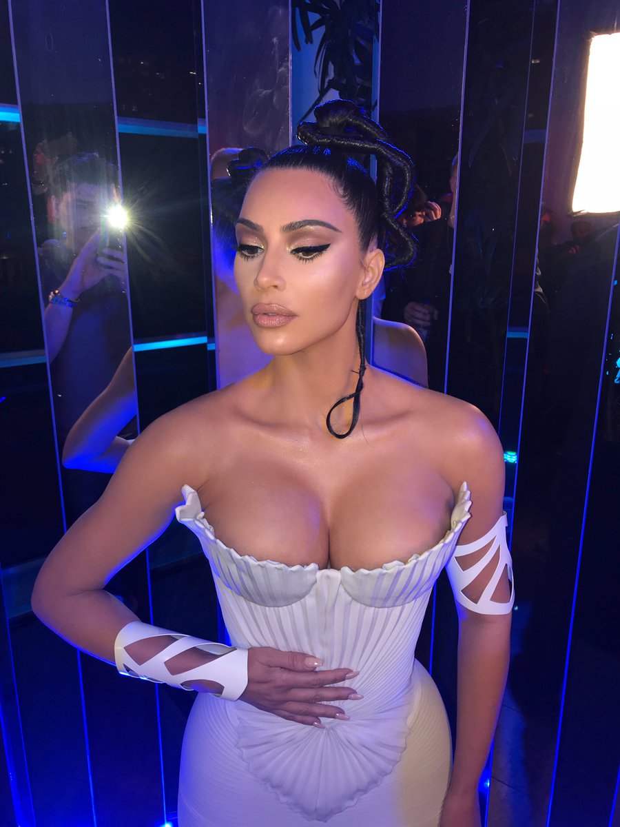 Kim Kardashian volvió hacer de las suyas en las redes sociales