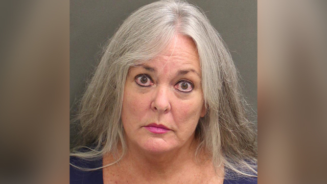 Directora de escuela primaria de Florida fue arrestada y enfrenta cargos graves