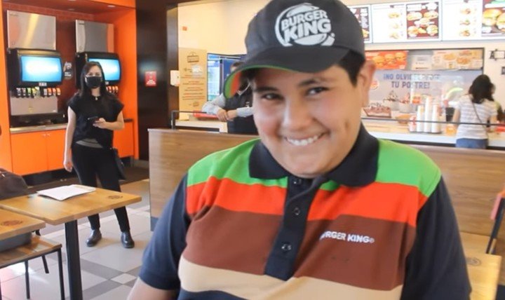 ¡Sorprendente! Burger King contrata a niño viral de Oxxo para publicidad