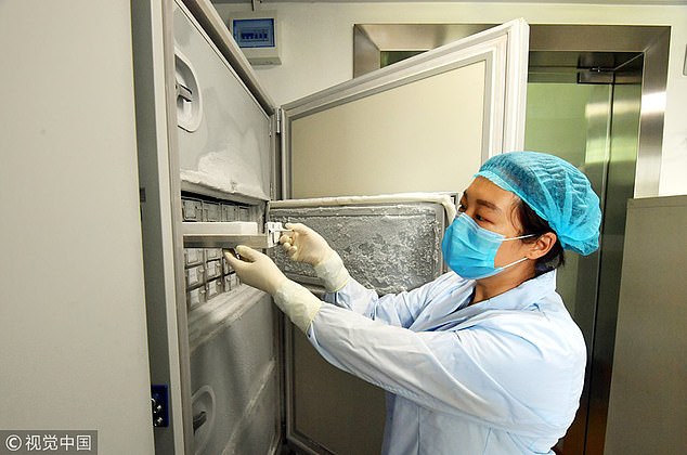 ¡Hay pruebas! Del laboratorio de Wuhan se filtraron fotos de refrigerador roto que almacena cepas de virus (Fotos)