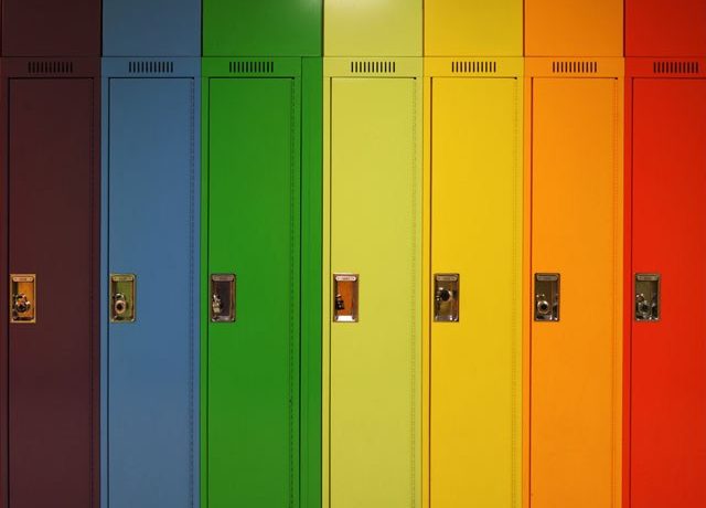 Distritos escolares envían guías de apoyo LGBTQ para actualizar políticas