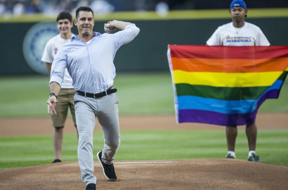 Equipo de la MLB despide a lanzador por emitir comentarios homofóbicos