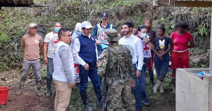Guerrilla colombiana libera a cuatro mujeres secuestradas hace dos meses