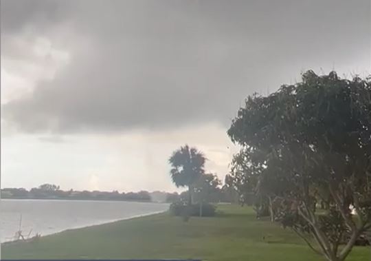 ¡Alarmante! Inundaciones en West Palm Beach por fuertes aguaceros