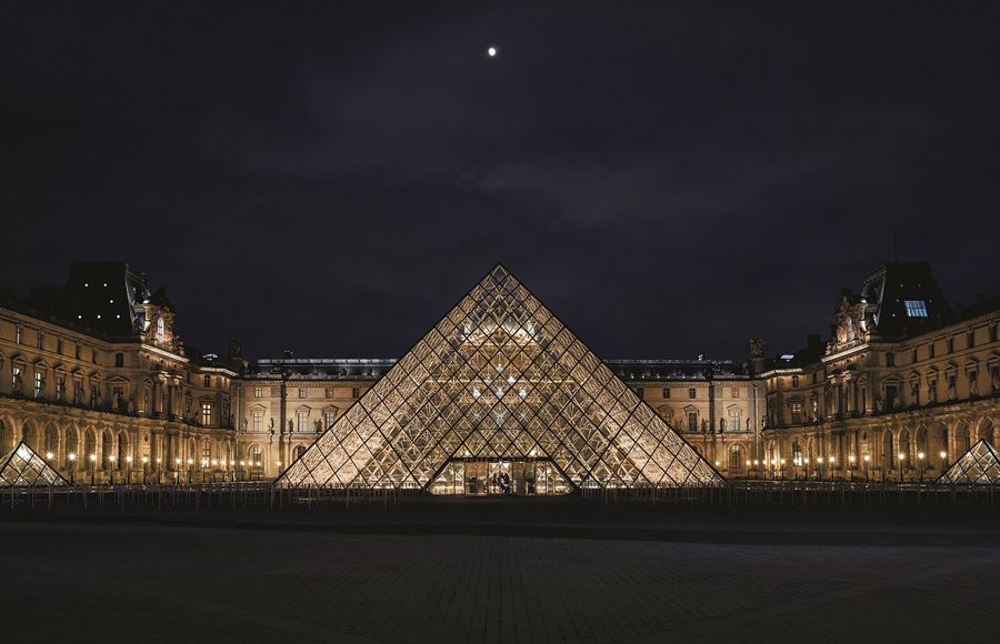 Amenaza terrorista obliga a evacuar el Museo de Louvre en Francia
