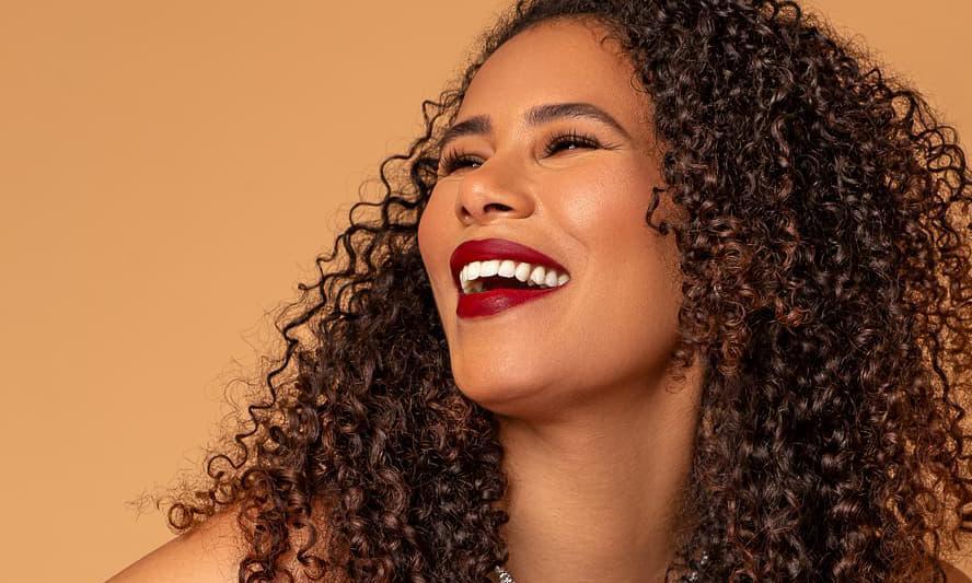 Dominicana en Miami creó imperio de cosméticos por críticas a su cabello